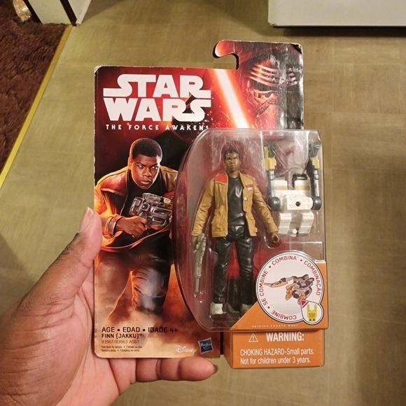 Star Wars The Force Awakens Finn (Jakku) Action Figure - Wave 2 NEW - Picture 1 of 4